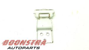 Used Rear door hinge, left Peugeot Boxer (U9) 3.0 HDi 160 Euro 4 Price € 60,44 Inclusive VAT offered by Boonstra Autoparts