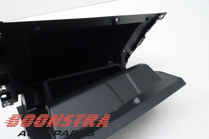 Glovebox from a Renault Clio V (RJAB) 1.0 TCe 90 12V 2021