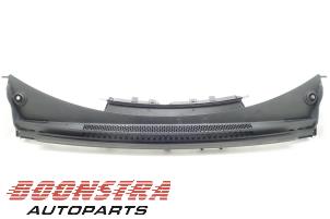 Used Cowl top grille Peugeot 5008 I (0A/0E) 1.6 HDiF 16V Price € 79,95 Margin scheme offered by Boonstra Autoparts