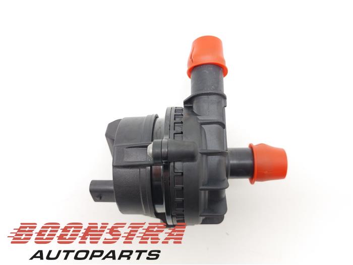 Używane Pompa wodna Cupra Born 58 Cena € 69,95 Procedura marży oferowane przez Boonstra Autoparts