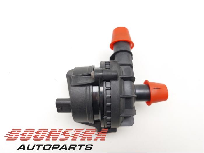 Używane Pompa wodna Cupra Born 58 Cena € 69,95 Procedura marży oferowane przez Boonstra Autoparts