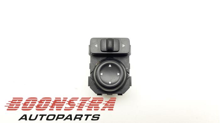 Używane Przelacznik lusterka Nissan Note (E12) 1.2 68 Cena € 24,95 Procedura marży oferowane przez Boonstra Autoparts