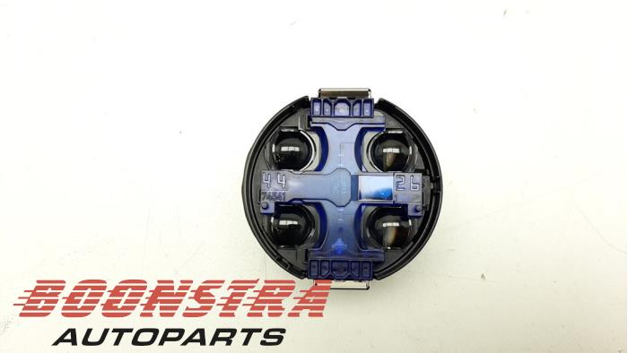 Begagnade Regnsensor Mercedes E (W212) E-200 CDI 16V BlueEfficiency,BlueTEC Pris € 24,95 Marginaltabell erbjuds av Boonstra Autoparts