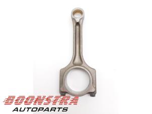 Vevstake från en Peugeot 3008 II (M4/MC/MJ/MR) 1.6 e-THP 165 16V 2017