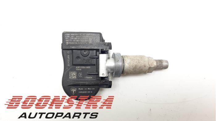 Begagnade Däcktryckssensor Tesla Model S 75D Pris € 29,95 Marginaltabell erbjuds av Boonstra Autoparts