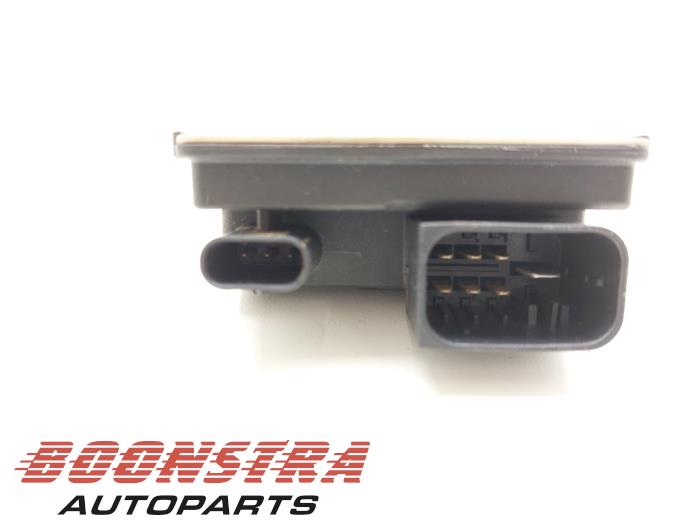 Glow plug relay from a BMW 3 serie Touring (F31) 330d 3.0 24V 2012