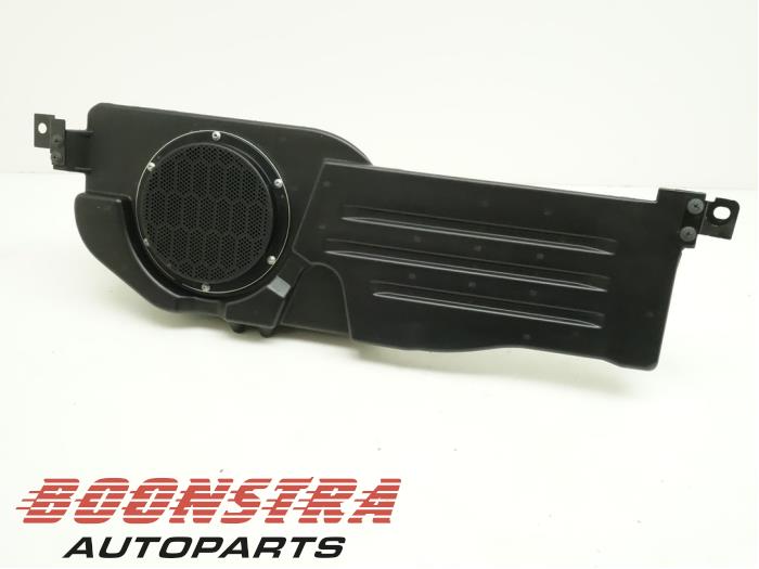 Używane Subwoofer Dodge 1500 Crew Cab (DS) 5.7 Hemi V8 4x4 Cena € 120,94 Z VAT oferowane przez Boonstra Autoparts