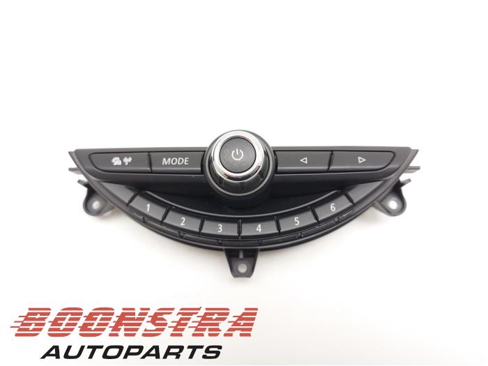 Gebrauchte Radiobedienfeld Mini Mini (F55) 1.5 12V One D Preis € 34,95 Margenregelung angeboten von Boonstra Autoparts