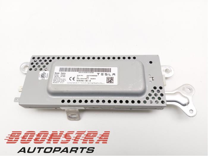 Używane Modul radiowy Tesla Model 3 Standard RWD Plus 60 kWh Cena € 98,95 Procedura marży oferowane przez Boonstra Autoparts