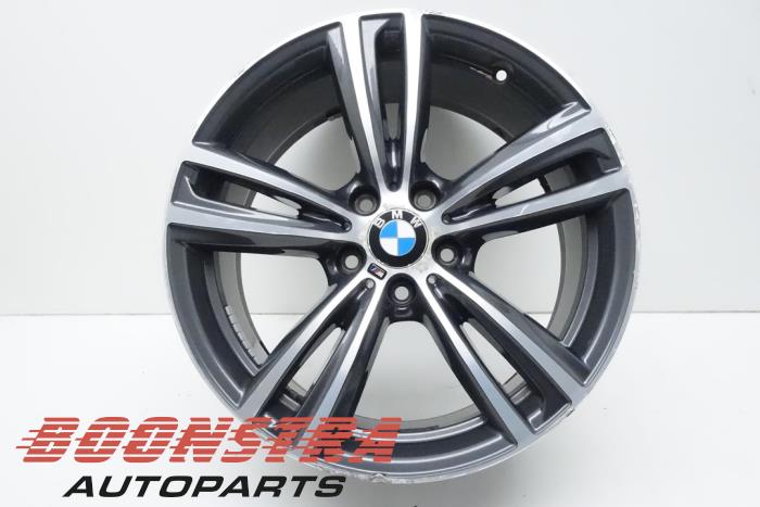 Wheel from a BMW 3 serie Touring (F31) 320d 2.0 16V 2015