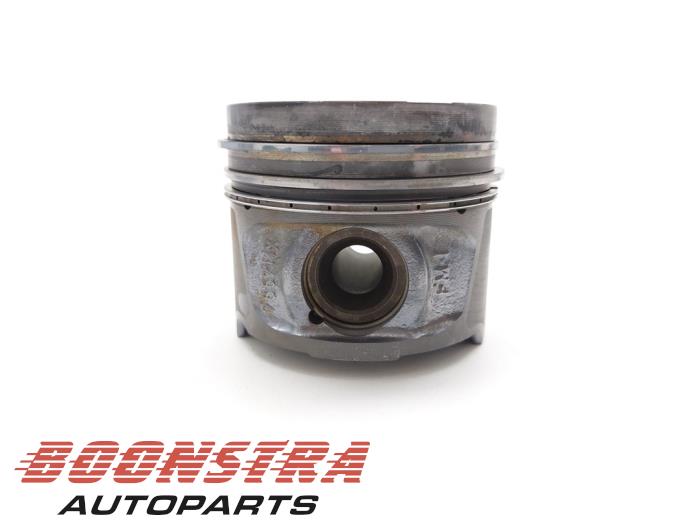 Piston from a Renault Megane IV (RFBB) 1.5 Energy dCi 110 2018