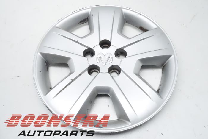 Używane Kolpak Dodge Caliber 1.8 16V Cena € 29,95 Procedura marży oferowane przez Boonstra Autoparts