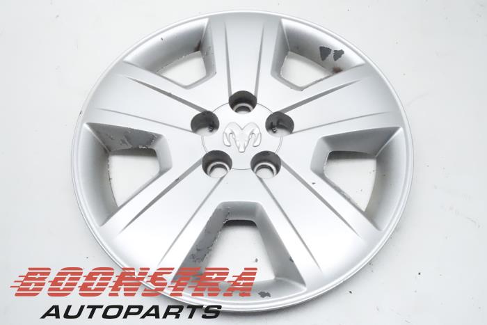 Używane Kolpak Dodge Caliber 1.8 16V Cena € 29,95 Procedura marży oferowane przez Boonstra Autoparts