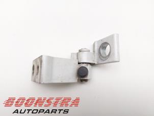 Used Front door hinge, right Volkswagen Touran (5T1) 2.0 TDI 150 Price € 24,95 Margin scheme offered by Boonstra Autoparts