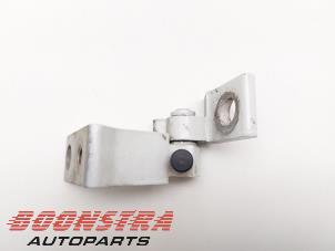 Used Front door hinge, right Volkswagen Touran (5T1) 2.0 TDI 150 Price € 24,95 Margin scheme offered by Boonstra Autoparts