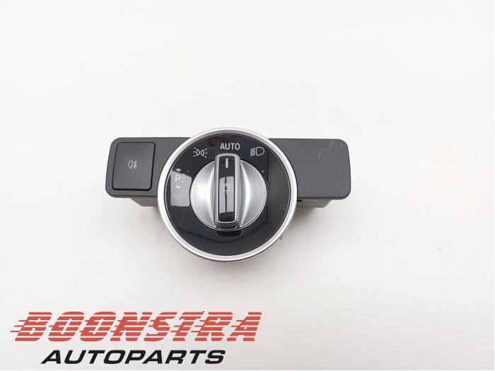 Używane Przelacznik swiatel Mercedes GLE (W166) 350d 3.0 V6 24V BlueTEC 4-Matic Cena € 24,95 Procedura marży oferowane przez Boonstra Autoparts