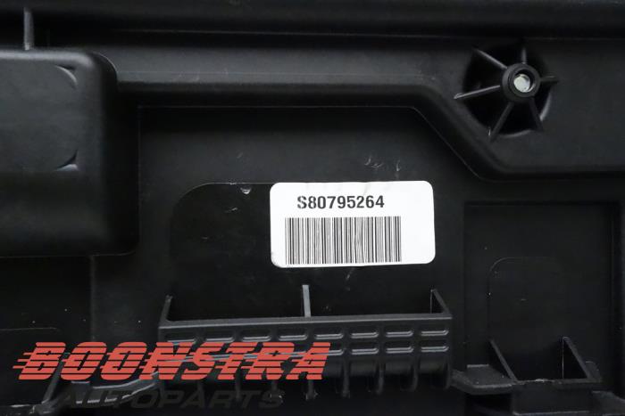 Mechanizm szyby prawej tylnej wersja 4-drzwiowa z RAM 1500 Crew Cab (DS/DJ/D2) 5.7 Hemi V8 4x4 2012