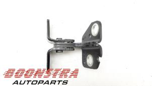 Used Front door hinge, right Dodge 1500 Crew Cab (DS/DJ/D2) 5.7 Hemi V8 4x4 Price € 36,24 Inclusive VAT offered by Boonstra Autoparts