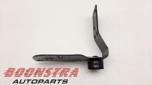 Used Tailgate hinge Dodge 1500 Crew Cab (DS/DJ/D2) 5.7 Hemi V8 4x4 Price € 30,19 Inclusive VAT offered by Boonstra Autoparts
