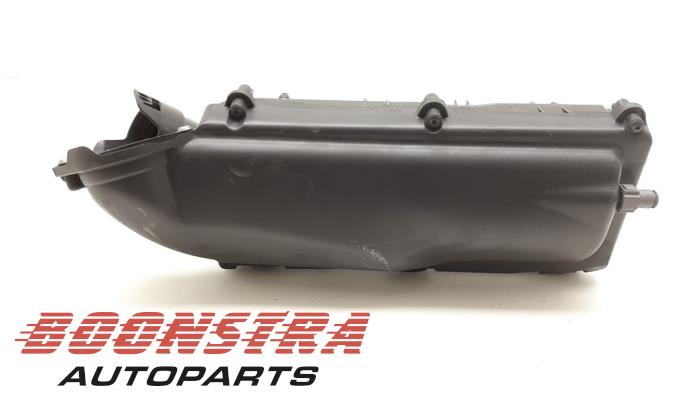 Gebrauchte Luftfiltergehäuse Peugeot 3008 II (M4/MC/MJ/MR) 1.6 16V Hybrid Preis € 24,95 Margenregelung angeboten von Boonstra Autoparts