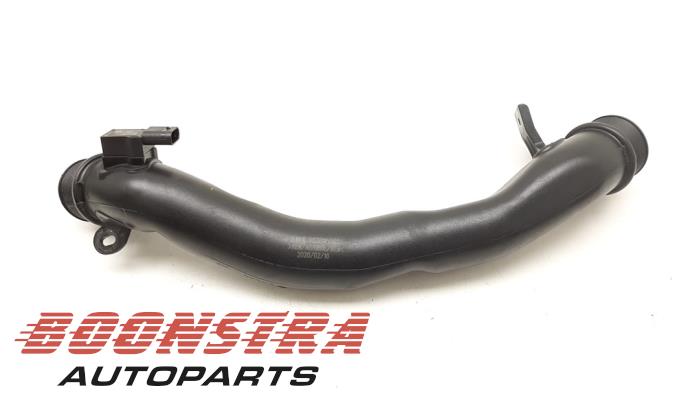 Gebrauchte Intercooler Schlauch Peugeot 3008 II (M4/MC/MJ/MR) 1.6 16V Hybrid Preis € 29,95 Margenregelung angeboten von Boonstra Autoparts
