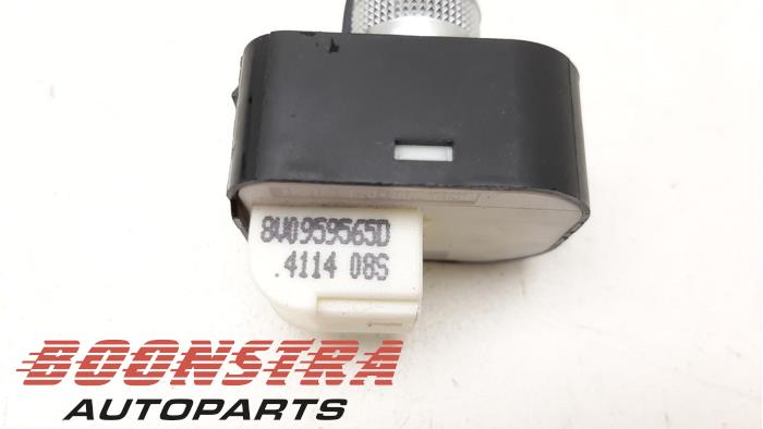 Interruptor de retrovisor de un Audi A3 Sportback (8VA/8VF) 1.4 16V g-tron 2014