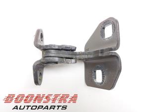 Used Front door hinge, right Tesla Model S 85 Price € 29,95 Margin scheme offered by Boonstra Autoparts