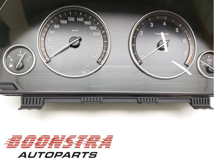 Odometer KM from a BMW 5 serie (F10) 530i 24V 2012