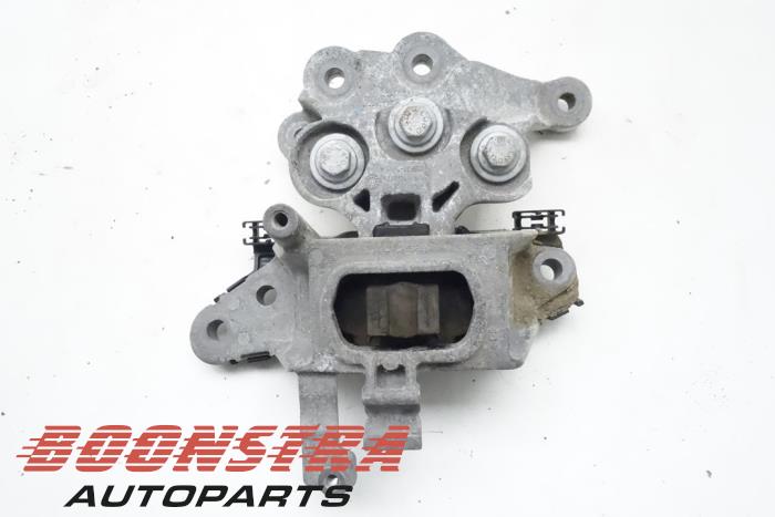 Gearbox mount from a Opel Astra K Sports Tourer 1.6 CDTI 136 16V 2018