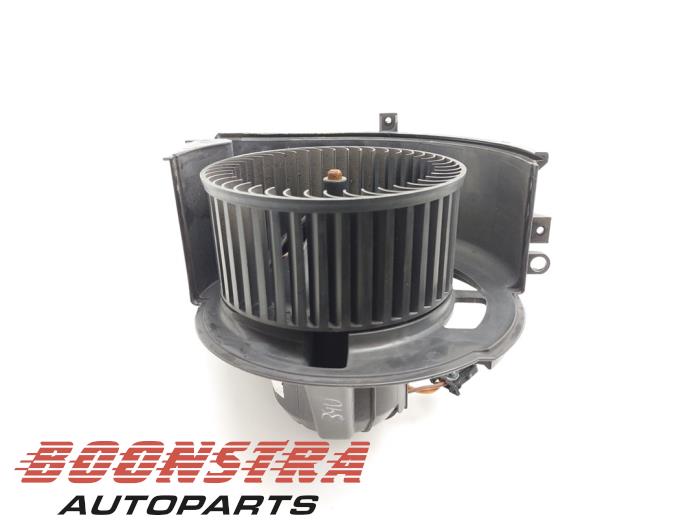 Heating and ventilation fan motor from a BMW X6 (E71/72) xDrive40d 3.0 24V 2010