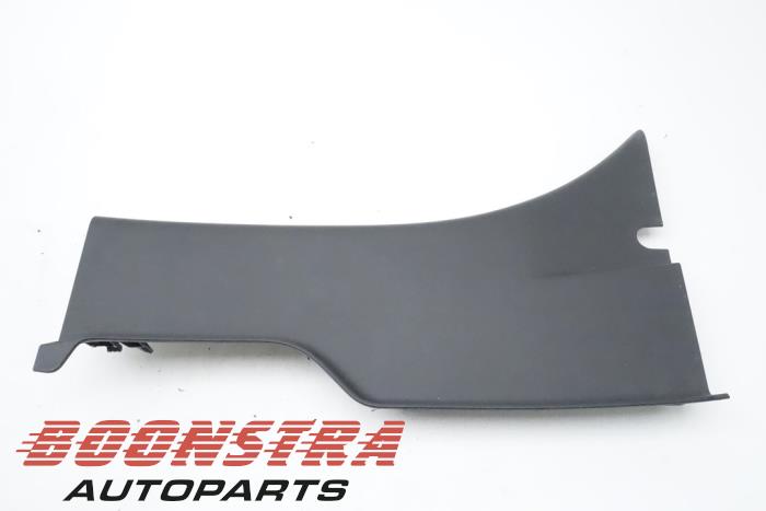 Rear trim strip, left from a Renault Clio IV (5R) 0.9 Energy TCE 90 12V 2015