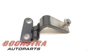 Used Rear door hinge, right BMW 5 serie (G30) M5 xDrive 4.4 V8 32V TwinPower Turbo Price € 24,95 Margin scheme offered by Boonstra Autoparts