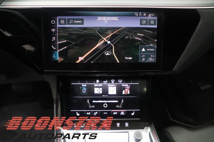 Begagnade Innerdisplay Audi e-tron (GEN) 55 quattro Pris € 399,95 Marginaltabell erbjuds av Boonstra Autoparts