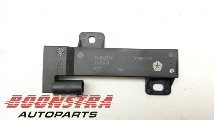 Używane Keyless Entry-Antena Dodge 1500 Crew Cab (DS) 5.7 Hemi V8 4x4 Cena € 30,19 Z VAT oferowane przez Boonstra Autoparts