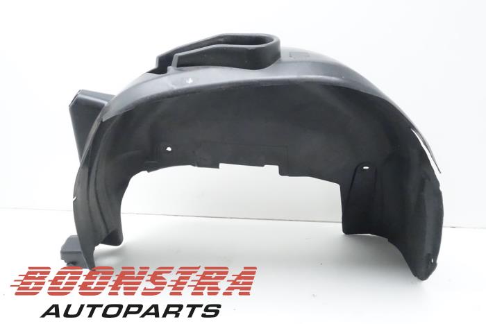 Wheel arch liner from a Opel Combo Cargo 1.5 CDTI 100 2019