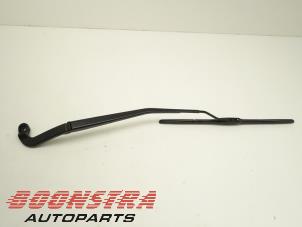 Used Front wiper arm Landrover Range Rover IV (LG) 4.4 SDV8 32V Price € 24,95 Margin scheme offered by Boonstra Autoparts