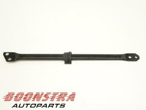 Used Front wishbone, right Landrover Range Rover IV (LG) 4.4 SDV8 32V Price € 24,95 Margin scheme offered by Boonstra Autoparts