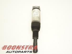 Used Front shock absorber rod, right Landrover Range Rover IV (LG) 4.4 SDV8 32V Price € 199,95 Margin scheme offered by Boonstra Autoparts