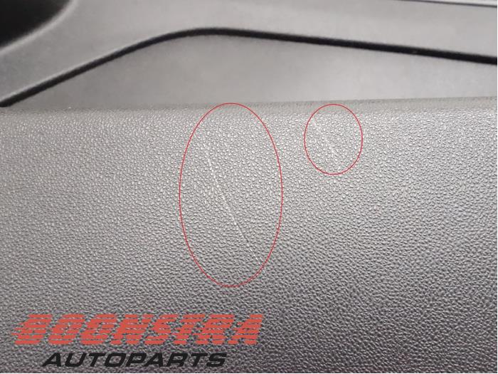 Revêtement portière 4portes avant gauche d'un Peugeot 2008 (CU) 1.2 12V e-THP PureTech 110 2016