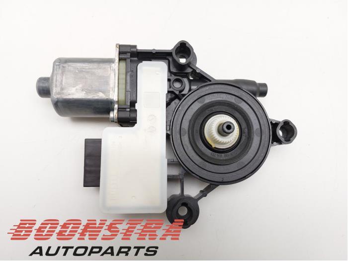 Usados Motor de ventanilla de puerta Seat Ateca (5FPX) 1.6 TDI 115 Precio € 24,95 Norma de margen ofrecido por Boonstra Autoparts