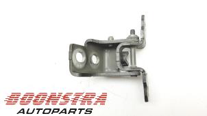 Used Front door hinge, right Renault Clio IV (5R) 0.9 Energy TCE 90 12V Price € 24,95 Margin scheme offered by Boonstra Autoparts