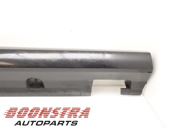 Side skirt, right from a Mercedes-Benz GLE (W166) 350d 3.0 V6 24V BlueTEC 4-Matic 2018