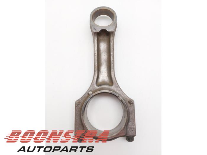 Connecting rod from a BMW 3 serie Touring (F31) 320d 2.0 16V EfficientDynamicsEdition 2015