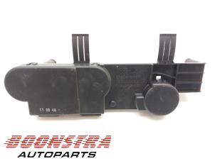 Begagnade Antenn Porsche Panamera (970) 3.0 D V6 24V Pris € 39,95 Marginaltabell erbjuds av Boonstra Autoparts