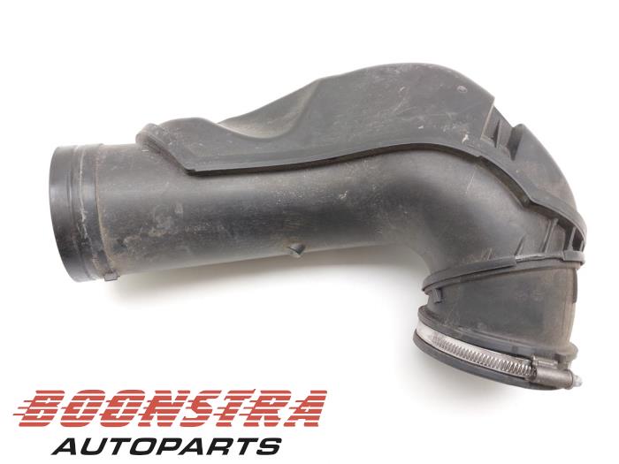 Air intake hose from a BMW 3 serie Touring (F31) 320i 2.0 16V 2013