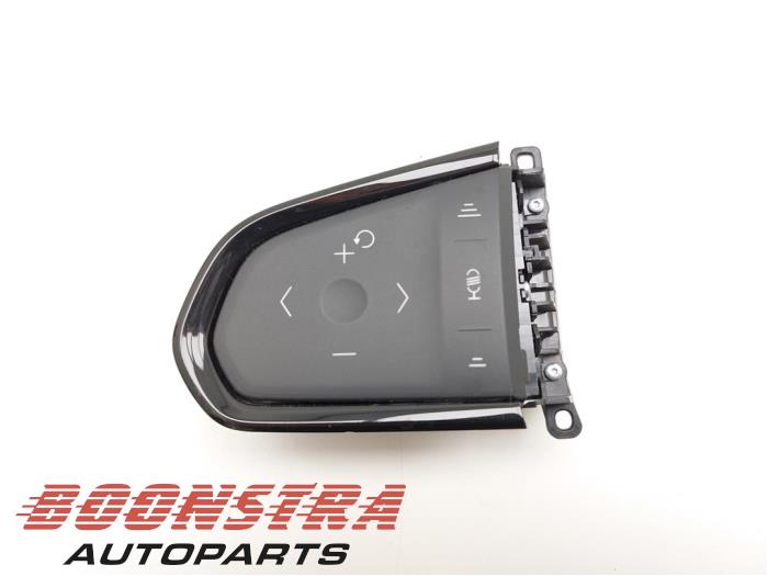 Steering wheel mounted radio control from a Lynk & Co 01 1.5 PHEV 2022