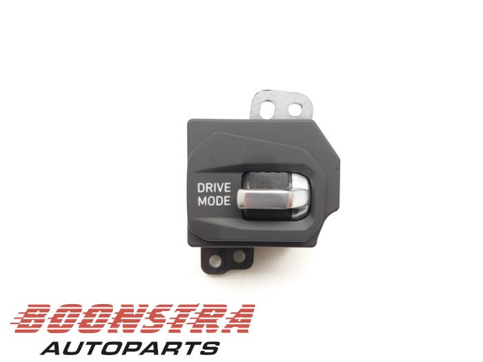 Usagé Commodo Lynk &amp; Co 01 1.5 PHEV Prix € 49,95 Règlement à la marge proposé par Boonstra Autoparts