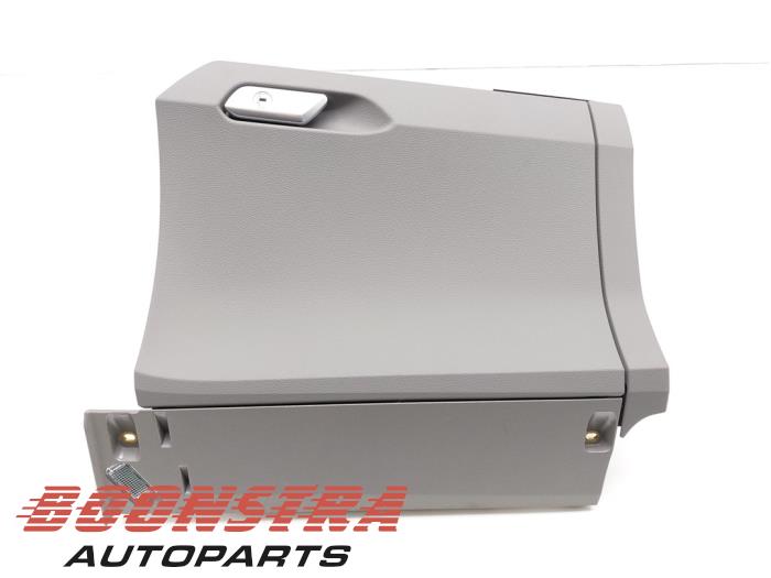 Begagnade Handskfack Audi e-tron (GEN) 55 quattro Pris € 74,95 Marginaltabell erbjuds av Boonstra Autoparts