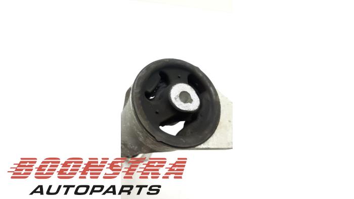 Support (miscellaneous) from a Mazda MX-5 (ND) 1.5 Skyactiv G-131 16V 2016