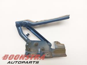 Used Bonnet Hinge Opel Astra J Sports Tourer (PD8/PE8/PF8) 1.6 CDTI 16V Price € 24,95 Margin scheme offered by Boonstra Autoparts